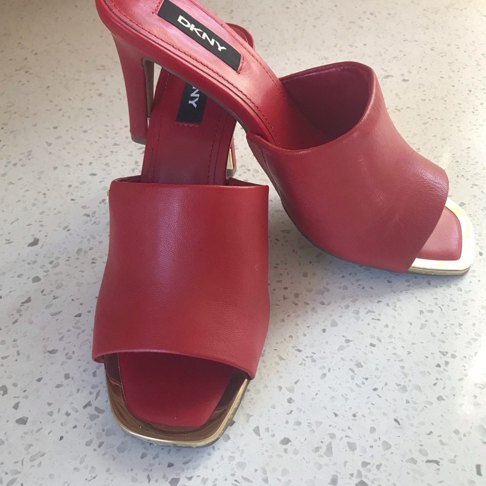 Brand new DKNY sandals, red color, size 6 in box. - Picture 4 of 6